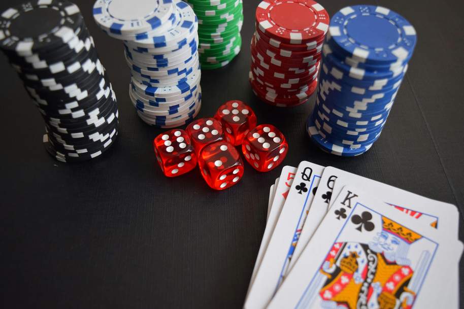 fridayrollcasinode.com